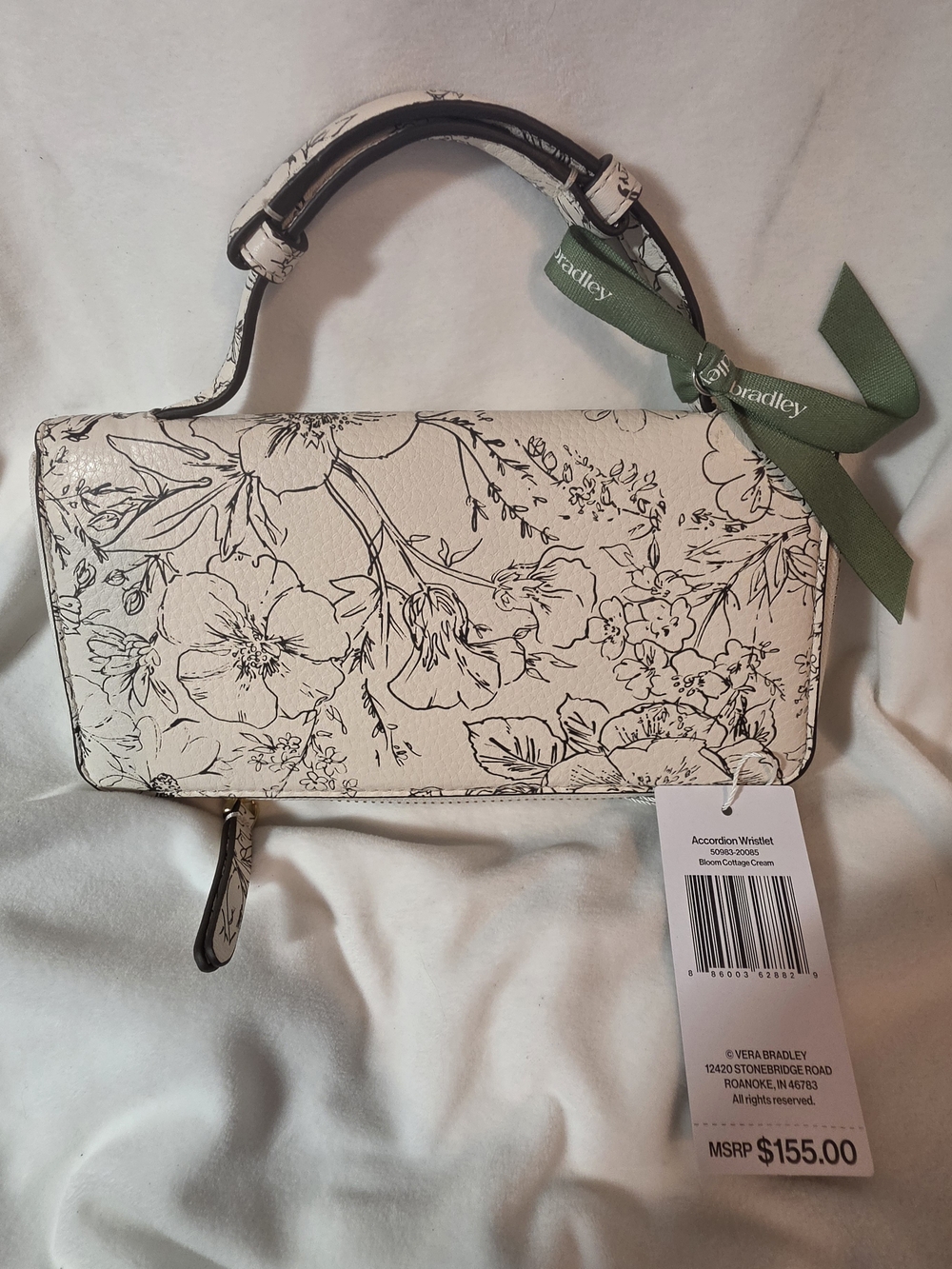 NWT Vera Bradley RFID Accordion Wristlet Cottage Cream Bloom Floral Wallet
